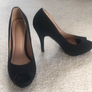Black suede pumps BARELY WORN